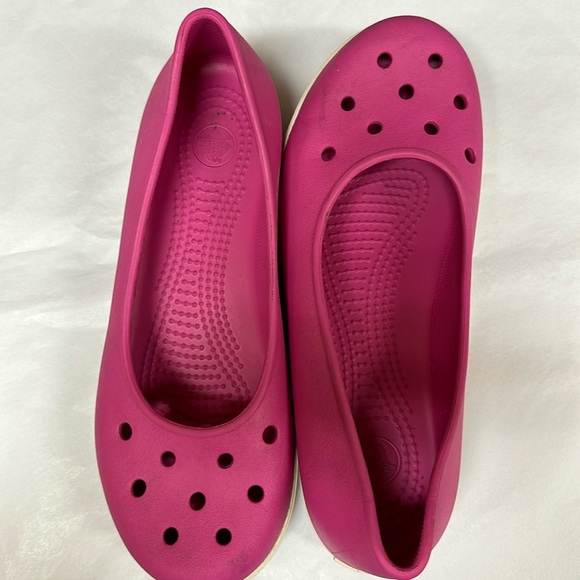 CROCS Shoes - CROCS Women's Fuchsia Flats